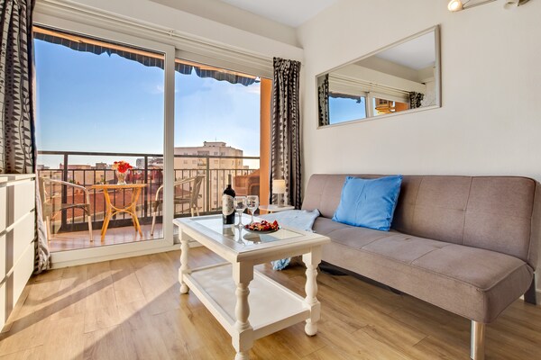 Knus appartement aan zee met zwembad in Benalmádena - thumbnail 1