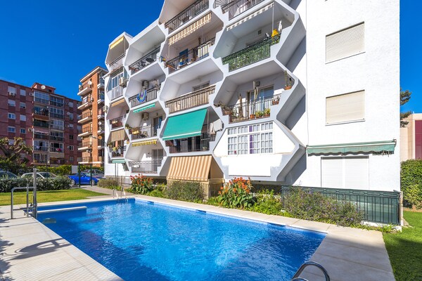 Compact appartement aan de golfbaan, 450 meter van het strand in Torremolinos - thumbnail 1