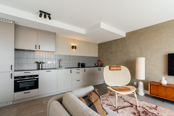 Walden 7: Ruim luxe vakantiehuis in Den Haag met balkon en fitness - thumbnail 3