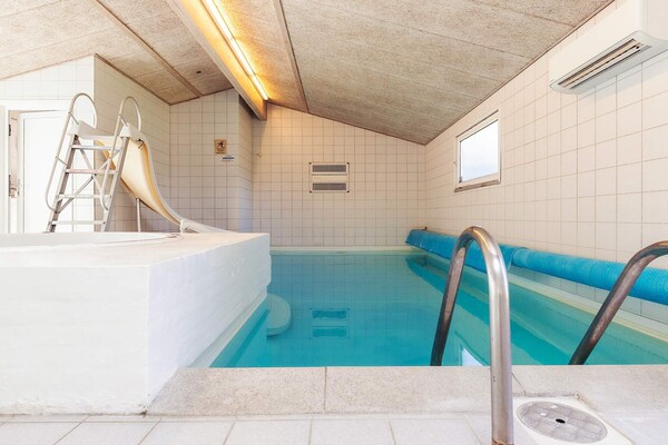 Ruim vakantiehuis met privé-zwembad, sauna en whirlpool op 1 km van strand - thumbnail 6