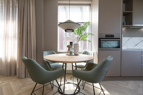 Stijlvol appartement met grachtenuitzicht in levendige Haagse wijk - thumbnail 3