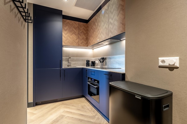 Stijlvol appartement Delft met tuin, airconditioning en werkplek - thumbnail 4