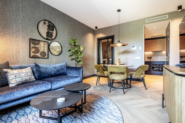 Stijlvol appartement Delft met tuin, airconditioning en werkplek - thumbnail 2