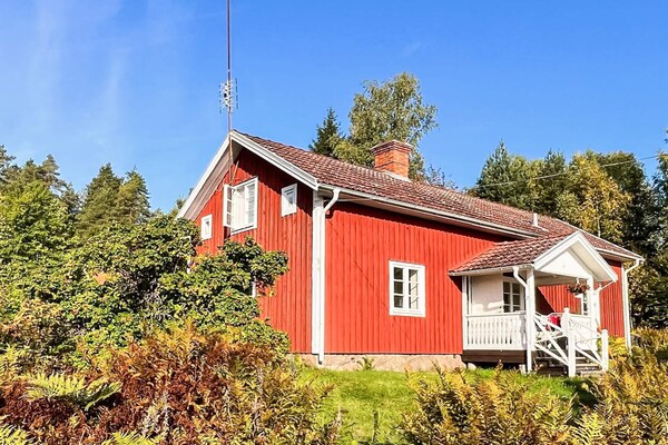 Vakantiehuis nabij centrum Åmmeberg aan het meer Åmmelången - thumbnail 1