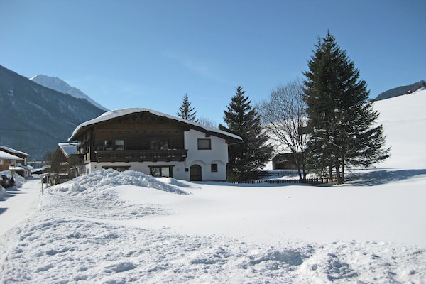 Op 1,0 km van centrum: Ruim appartement aan de piste in Pettneu - thumbnail 3