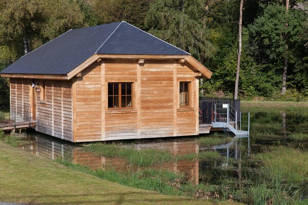 Knusse houten vakantiehut aan het water in Vencimont, Ardennen - thumbnail 6