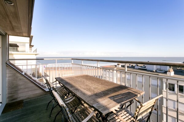 Duplex appartement met panoramisch zeezicht op het Albertstrand in Knokke-Heist - thumbnail 5