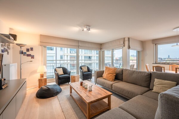Licht hoekappartement met zeezicht in Knokke-Heist - thumbnail 1