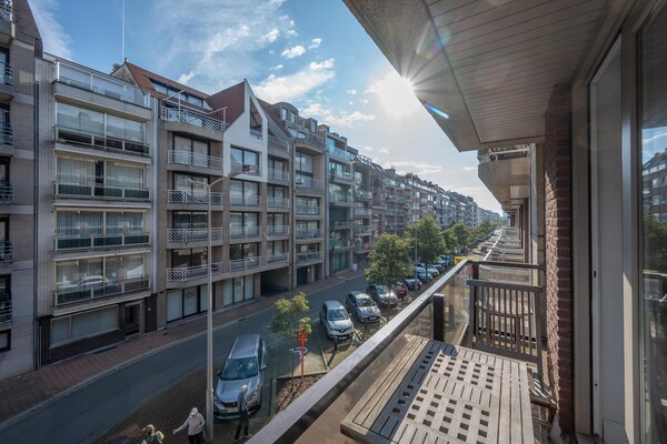6-persoons appartement met terrassen in hartje Knokke-Heist - thumbnail 2