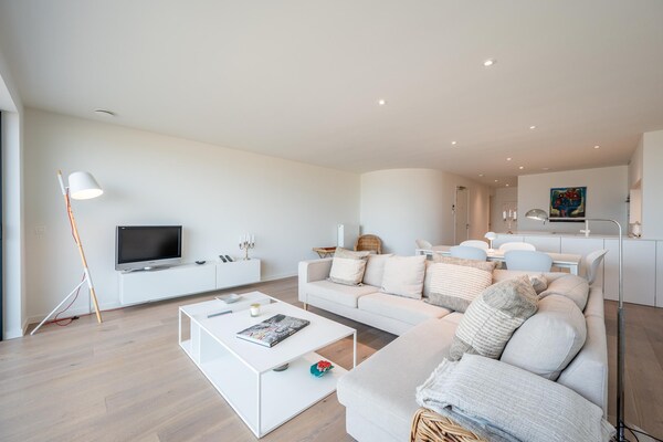 6-persoons appartement met zeezicht aan de Zeedijk in Knokke-Heist - thumbnail 1