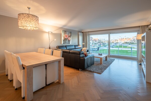 Stijlvol appartement met uitzicht op Casino Square in Knokke-Heist - thumbnail 3