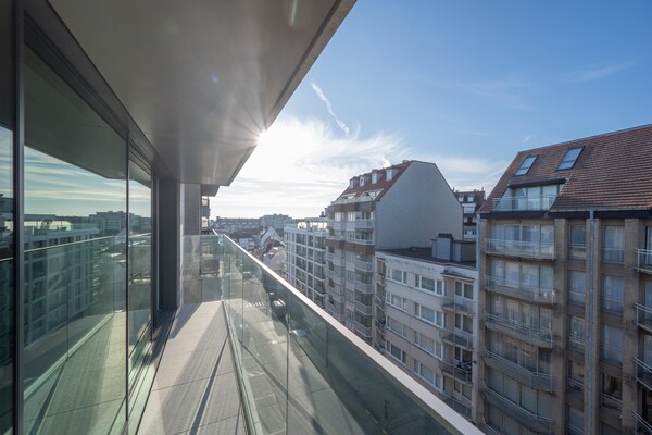Licht appartement op 6e verdieping met terras, vlakbij strand en casino - thumbnail 4