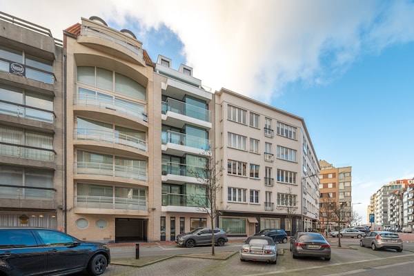 Zonnig 6-persoons appartement met dubbel terras in Knokke-Heist - thumbnail 1