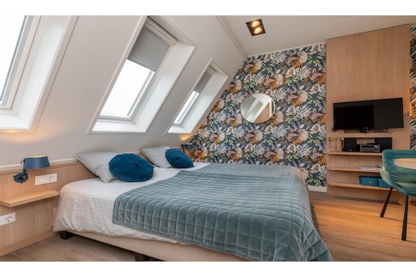 Licht studio-appartement in hartje Zoutelande, 200m van het strand - thumbnail 5