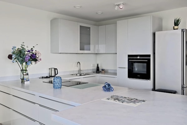 Panoramisch appartement met zeezicht op 8e verdieping in Breskens - thumbnail 3