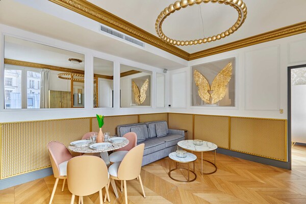 Stijlvol appartement met airco tussen Champs-Élysées en Faubourg Saint-Honoré - thumbnail 4