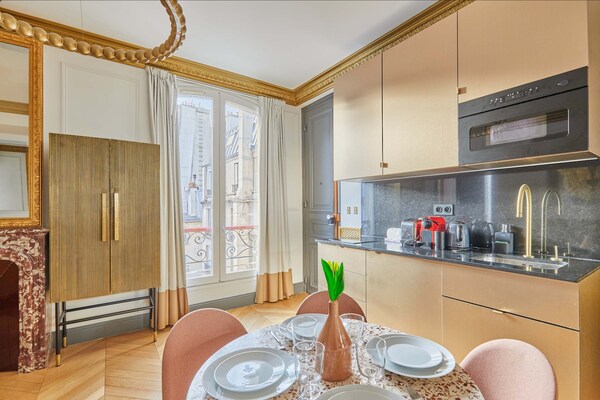 Stijlvol appartement met airco tussen Champs-Élysées en Faubourg Saint-Honoré - thumbnail 5