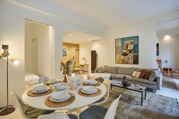 Stijlvol Triplex Appartement met Terras & Bioscoopzaal in het Hart van de Marais - thumbnail 2