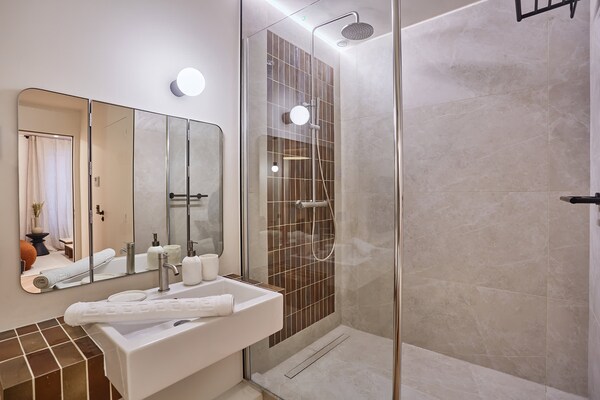 Luxe 3-slaapkamer appartement in Le Marais, airco & nieuw gerenoveerd - thumbnail 6