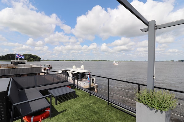 Luxe houseboat met sauna en dakterras op het Sneekermeer - thumbnail 4