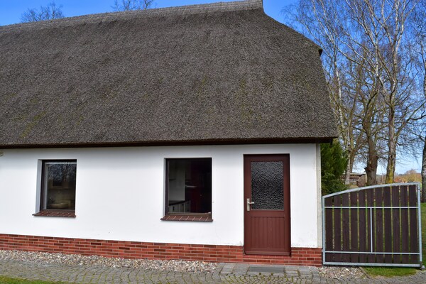 Vakantieappartement onder rieten dak bij Salzhaff en Oostzee - thumbnail 2