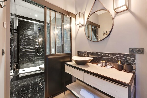 Licht modern studio-appartement in het 16e arrondissement, vlakbij Roland Garros - thumbnail 4
