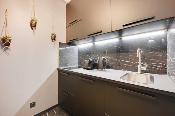 Licht modern studio-appartement in het 16e arrondissement, vlakbij Roland Garros - thumbnail 5