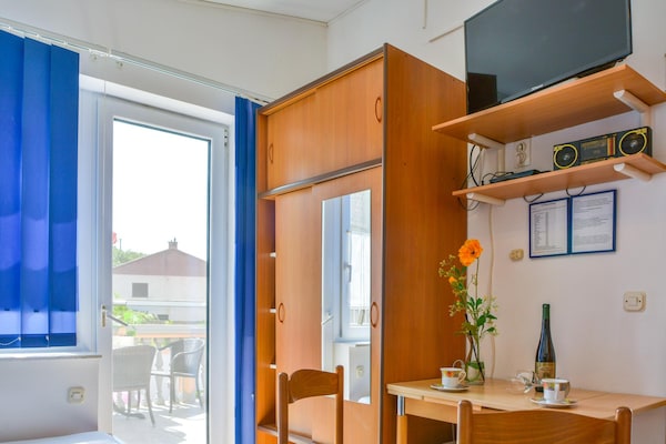 Op 500 m van zee: Compact appartement Niko 3 in Senj - thumbnail 3