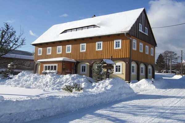 Knus vakantieappartement in Waltersdorf met tuin en boerderijproducten - thumbnail 6