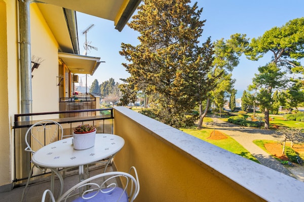 Sfeervol appartement in oud Poreč met balkon en zeezicht voor 4 personen - thumbnail 1