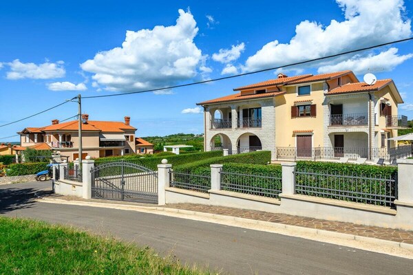 Ruim appartement met privézwembad en balkon in Mekiši, vlakbij Vižinada - thumbnail 5