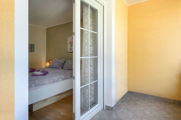 Knus appartement Hari I met terras, nabij stranden van Poreč - thumbnail 6