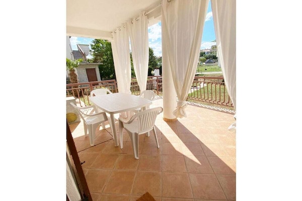 Comfortabel vakantiehuis met terras en tuin op 500m van strand in Funtana - thumbnail 1