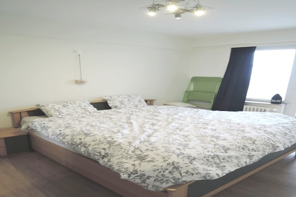 Frontaal zeezicht appartement voor 6 personen op de zeedijk van Middelkerke - thumbnail 6