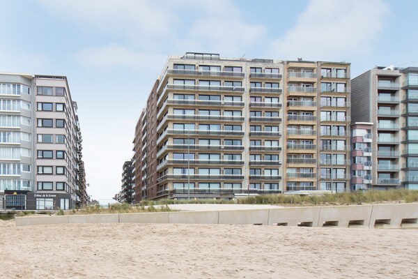 Ruim appartement aan de zeedijk met zicht op casino en strand - thumbnail 6