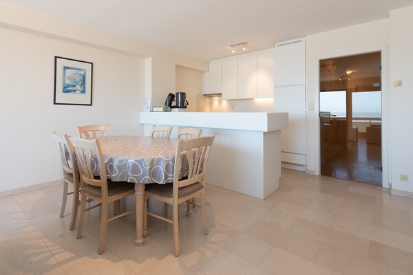 6-pers. appartement met zeezicht op de dijk van Middelkerke - thumbnail 3