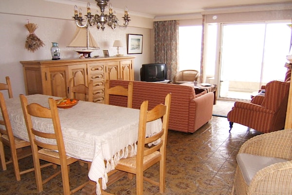 6-persoons appartement met zeezicht op de zeedijk van MIDDELKERKE - thumbnail 3