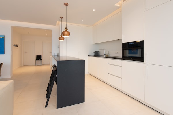 Strak appartement op de Zeedijk met weids zeezicht voor 6 personen - thumbnail 2