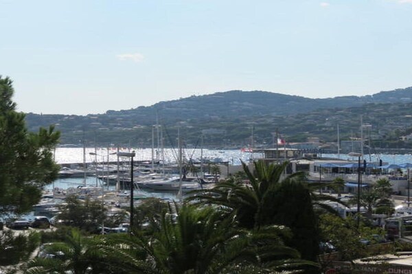 Zonnig appartement met panoramisch zeezicht in Sainte-Maxime - thumbnail 4
