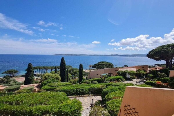 Zonnig vakantiehuis met zwembad en tennis in Sainte-Maxime - thumbnail 1