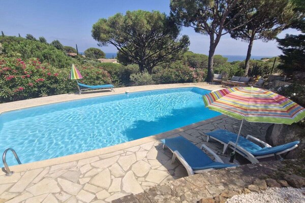 Zonnige villa met privézwembad en zeezicht bij Sainte-Maxime - thumbnail 4