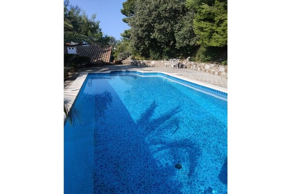 Ruime villa met jacuzzi en zeezicht in La Croix-Valmer - thumbnail 4