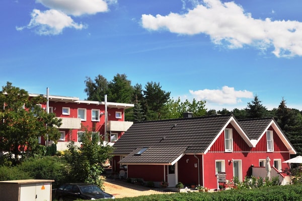 Romantisch appartement aan de Plauer See met open haard en balkon - thumbnail 6