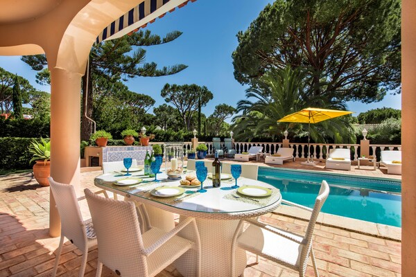 Ruime 4-slaapkamer villa met zonnig terras nabij Vilamoura - thumbnail 6