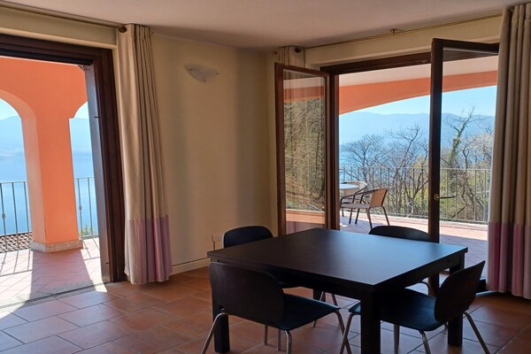 Panoramisch appartement met zwembad en uitzicht op het Lago Maggiore - thumbnail 6