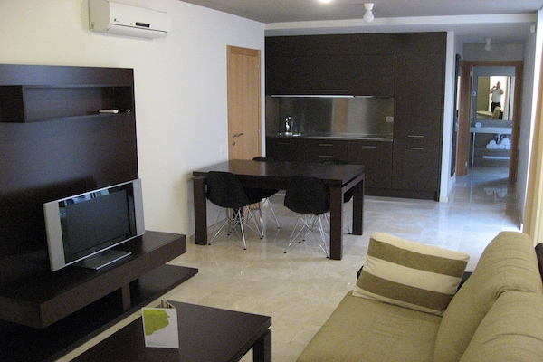 Stijlvol appartement voor 3 bij zwembaden, op 1 km van het strand in L'Escala - thumbnail 2