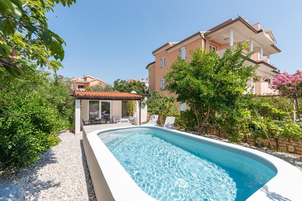 Knusse vrijstaande villa voor 3 in het hart van Novigrad, vlakbij zee - thumbnail 2