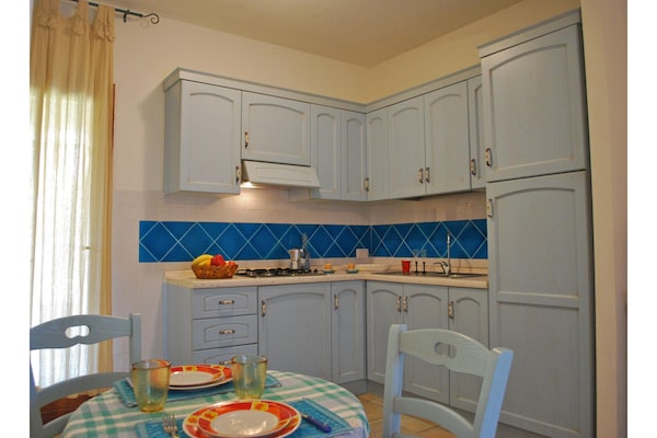 Op 1,5 km van zee: Comfortabel appartement in centrum San Teodoro - thumbnail 6