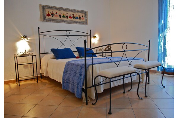 Op 1,5 km van zee: Comfortabel appartement in centrum San Teodoro - thumbnail 3