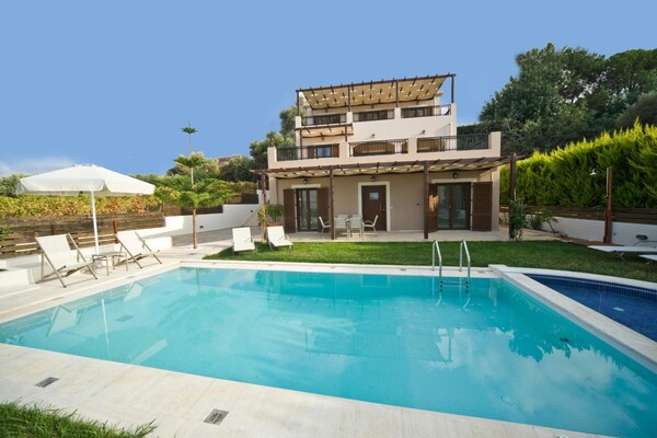 Villa Orsalia: Ruim vakantiehuis met privézwembad en zeezicht bij Rethymnon - thumbnail 1